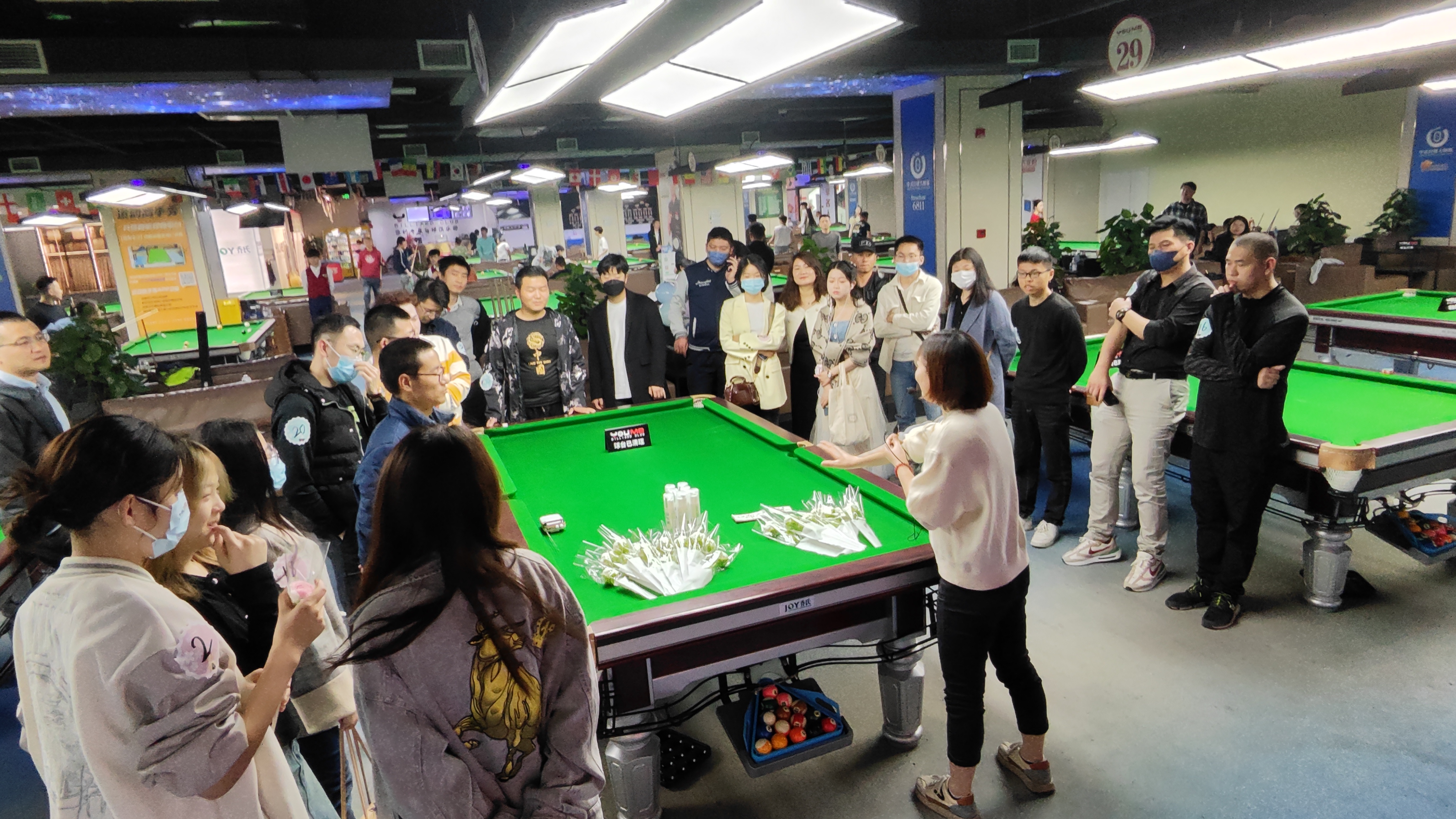 水晶城“碰出火花，，，，，，，，撞进心扉”交友派对活动圆满举行