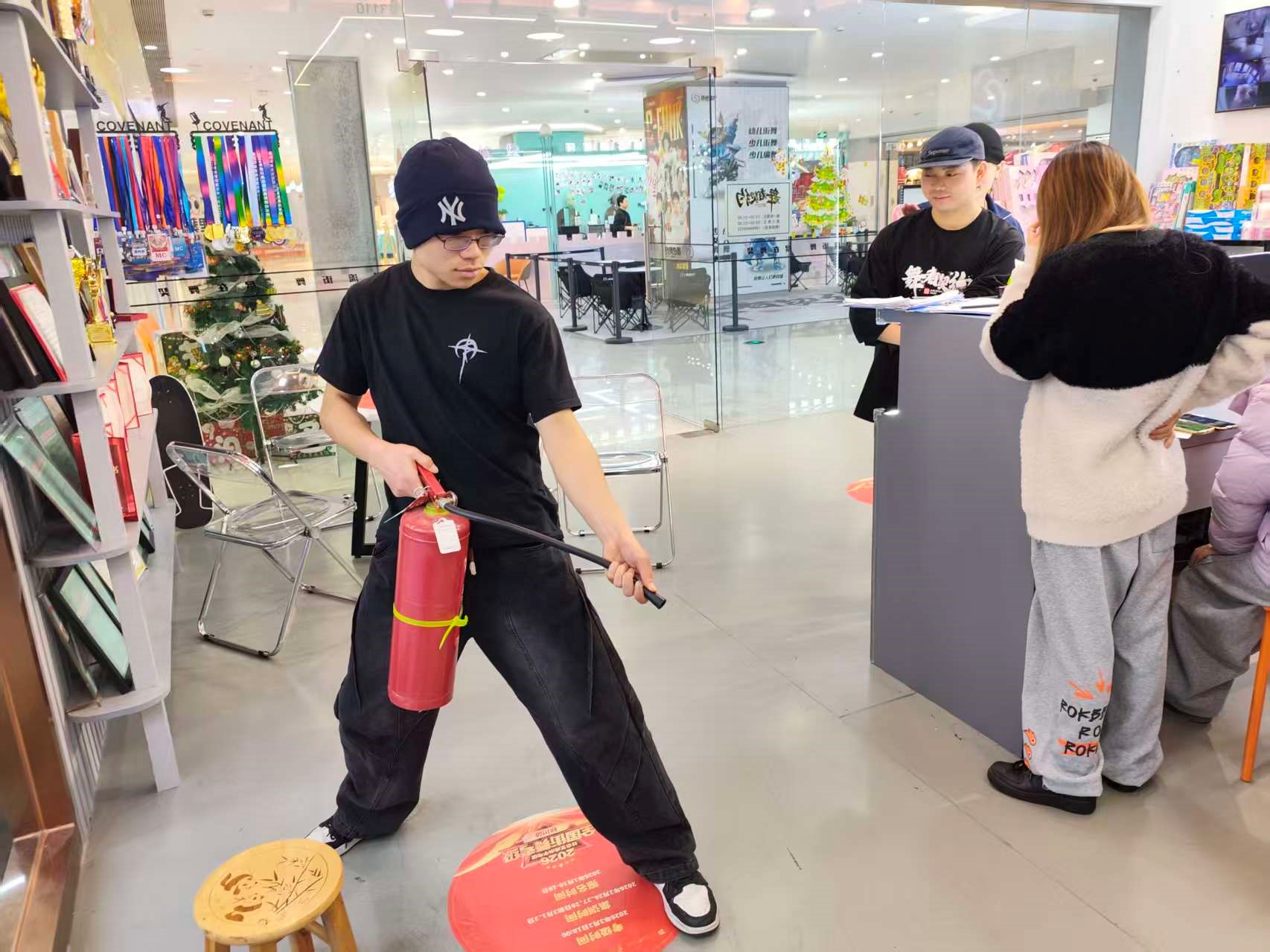 水晶城开展消防技能培训，，，，，，，，筑牢安全防护网