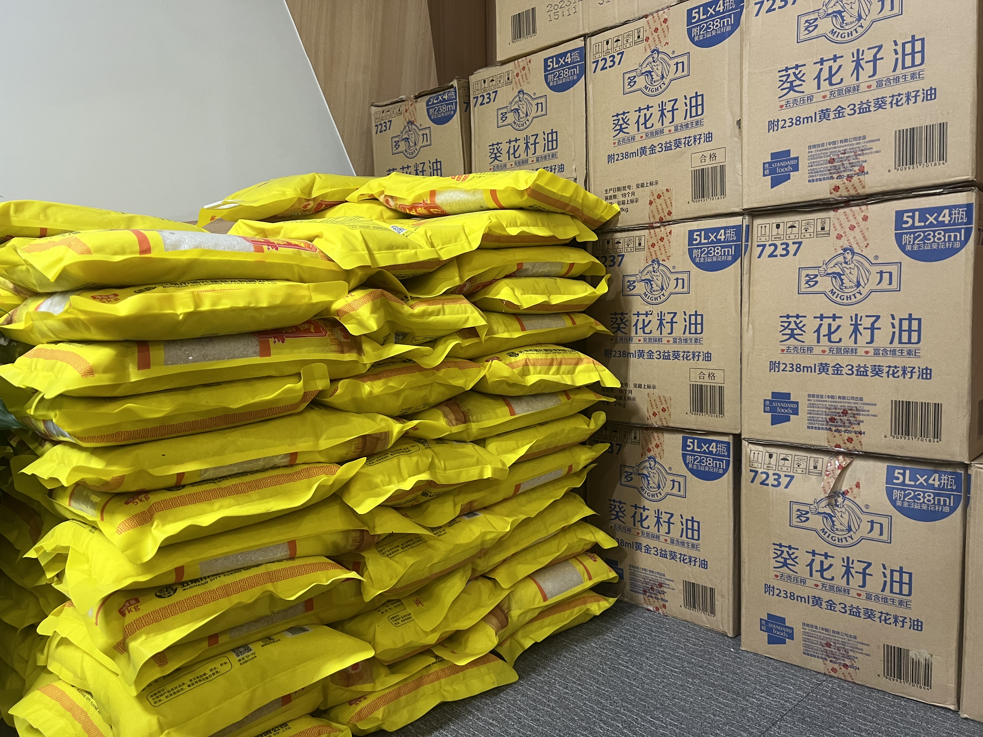 新春送温暖 彩名堂文创集团工会发放春节福利