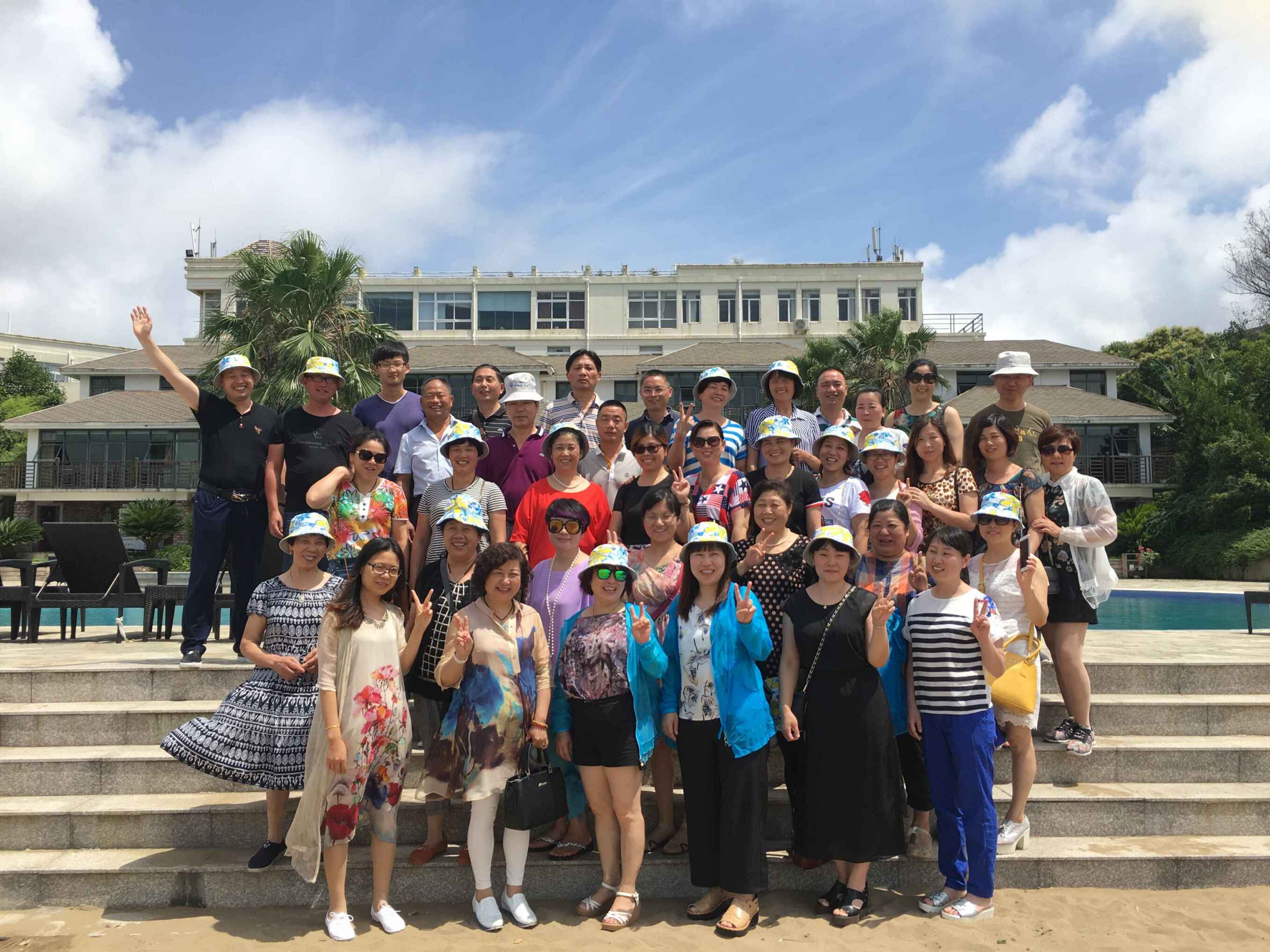 彩名堂市场2016年商户旅游圆满画上句号