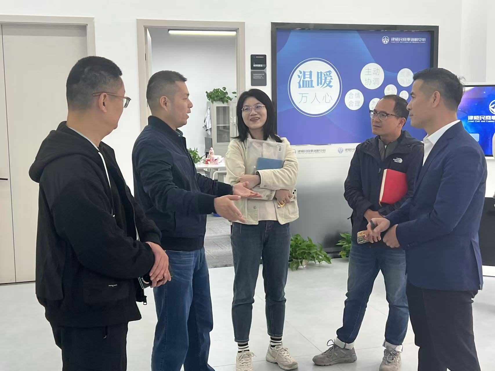 拱墅区祥符街道党工委副书记姚亦文一行莅临彩名堂律威民商事调解中心调研指导