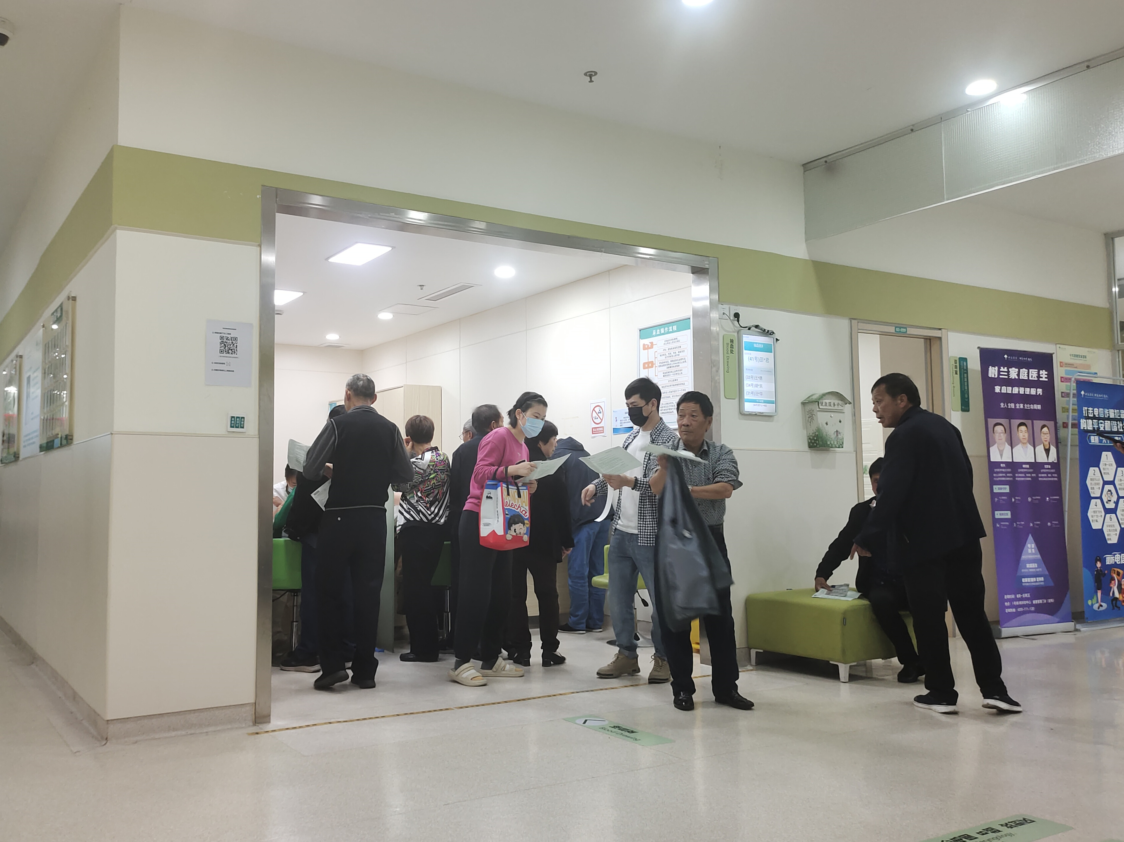 彩名堂市场工会组织职工体检活动