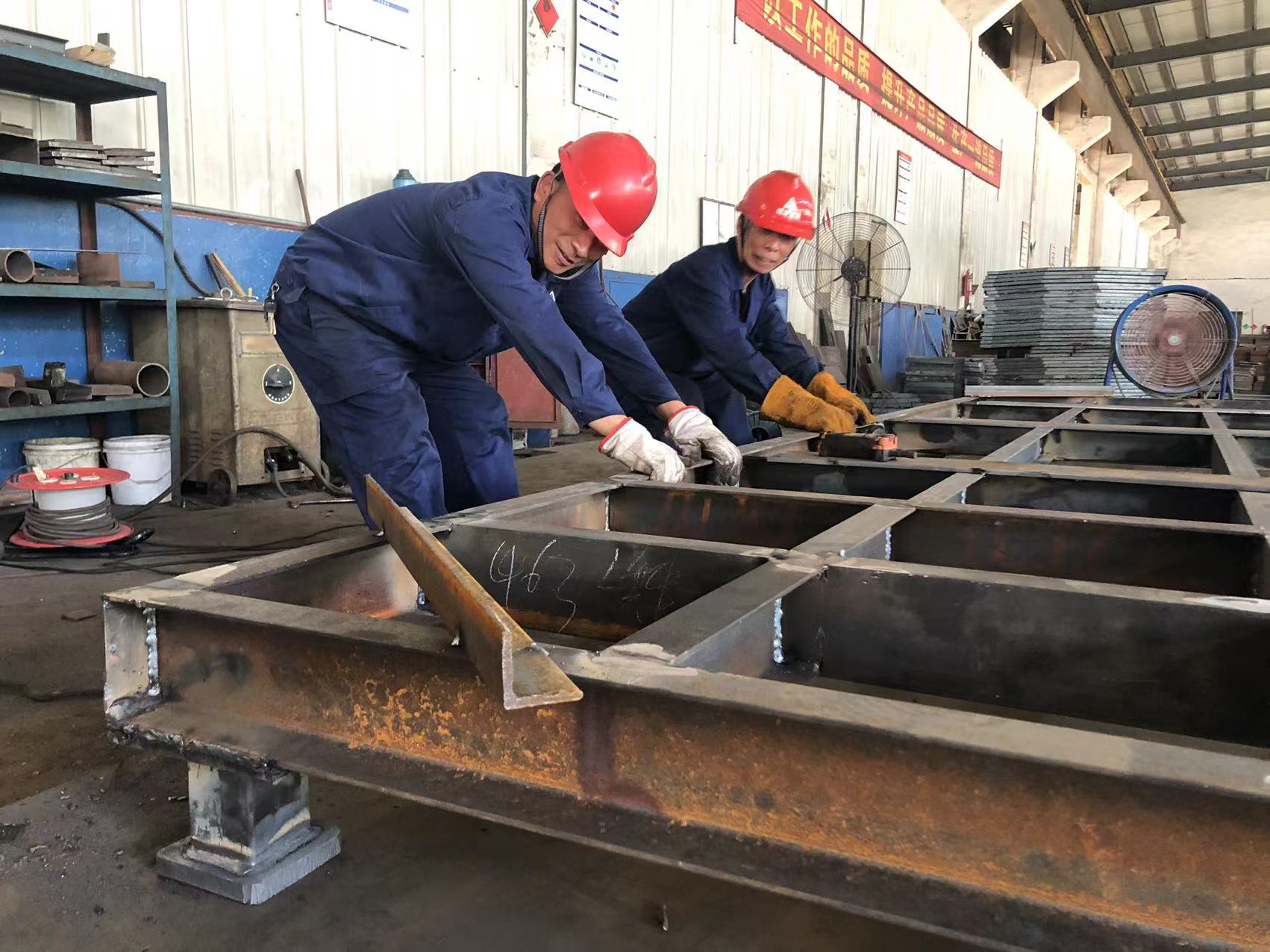 彩名堂集团一线员工在高温下的坚守