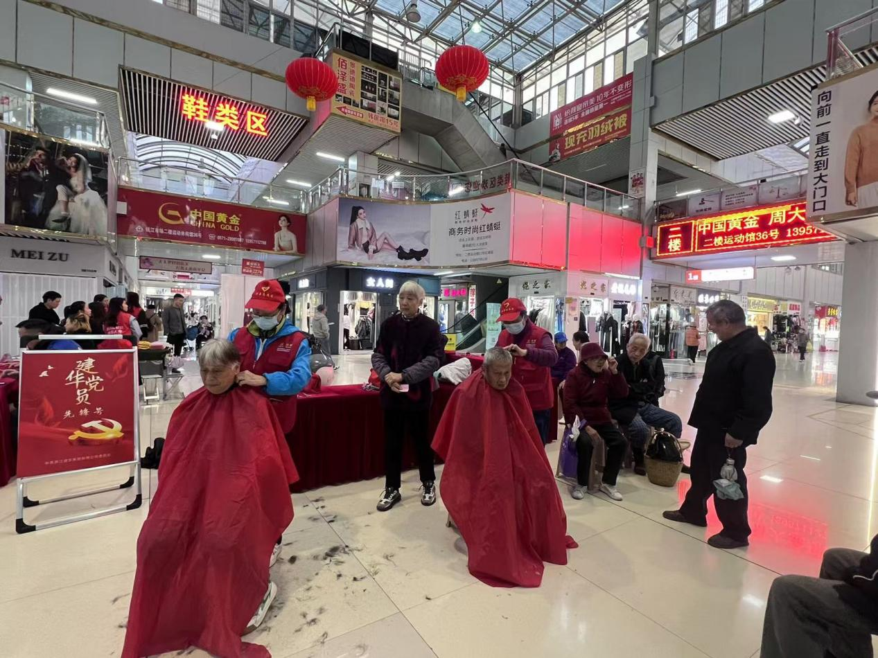 公益不打烊，，，，，情暖每月时光