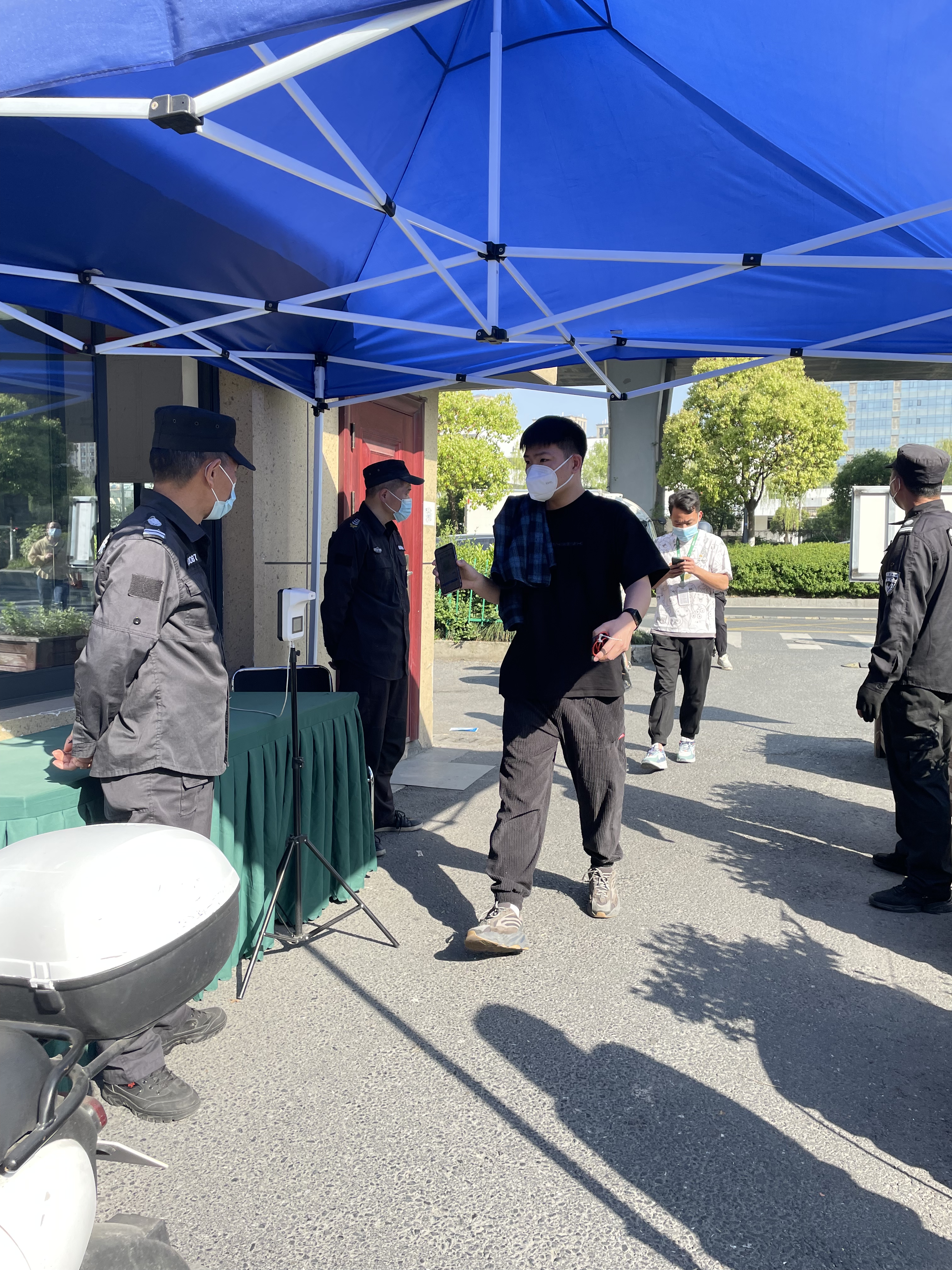 彩名堂文创集团积极强化扫码核验工作