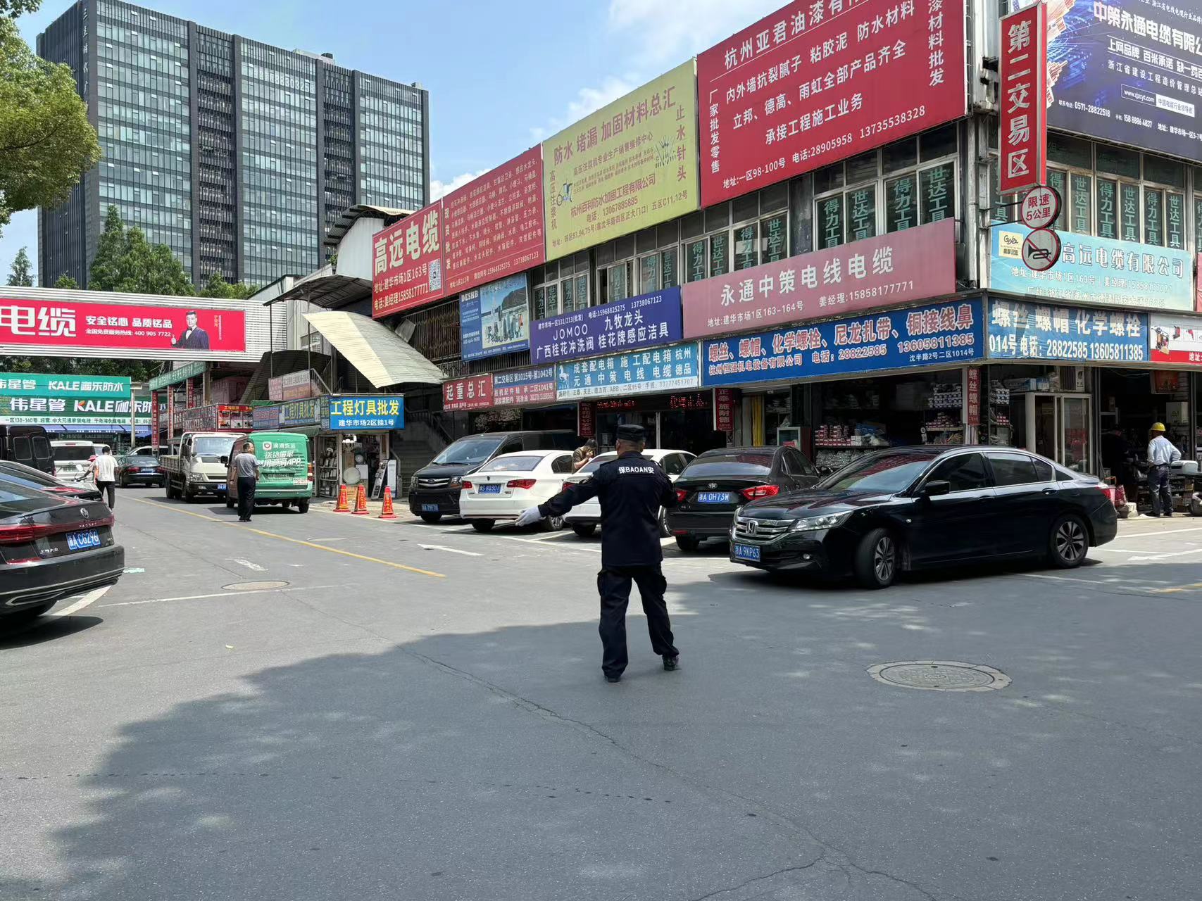 无惧夏日炎烈！彩名堂市场勇抗高温！