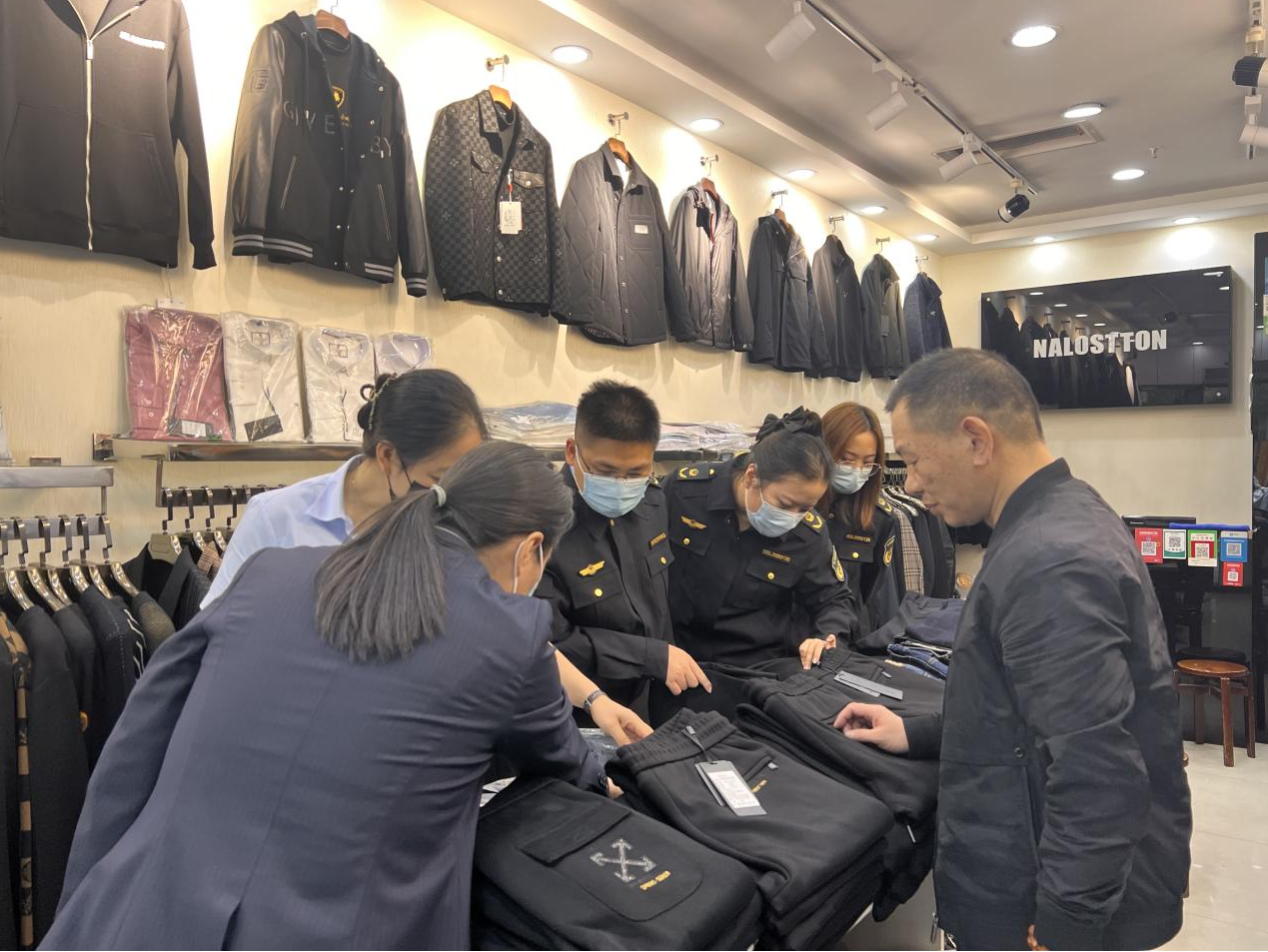 拱墅区市场监督管理局走访钱江商城开展 知识产权保；；；；；；；ぷㄏ罴觳樾卸