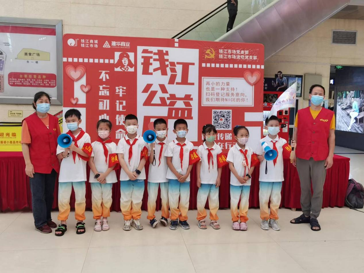 疫情防控，，，，，，，小小志愿者在行动！