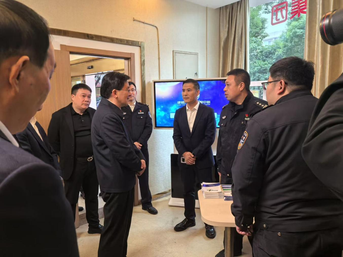 市委副书记、政法委书记马小秋赴彩名堂五金市场调解工作站调研指导