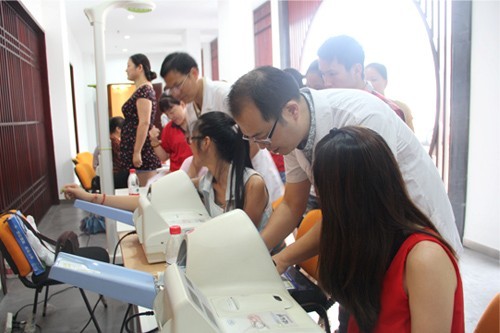 20130626-27彩名堂文创园党支部联合拱墅二院开展“轻松一身，，，，，慢病远离”主题活动 (2).jpg